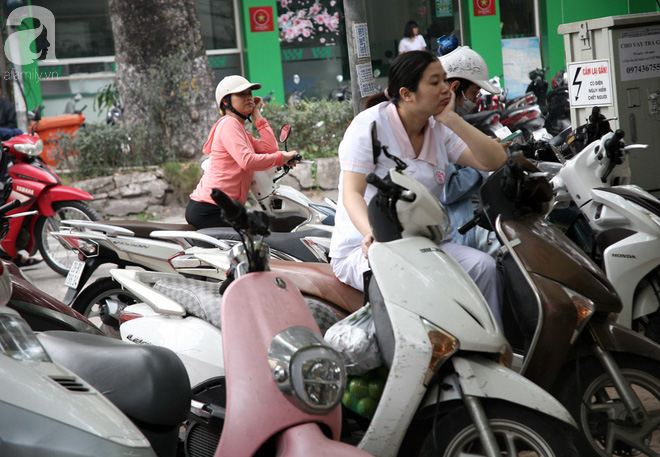 Hà Nội: Hàng trăm người xếp hàng từ 5h sáng mua bánh trôi - bánh chay Tết Hàn thực